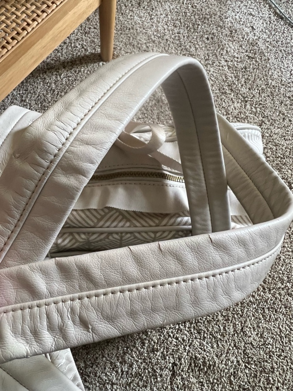 lululemon athletica Taupe and White Geometric Duffel - Picture 7 of 14
